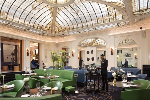 Café da manhã, almoço e jantar; culinária francesa 