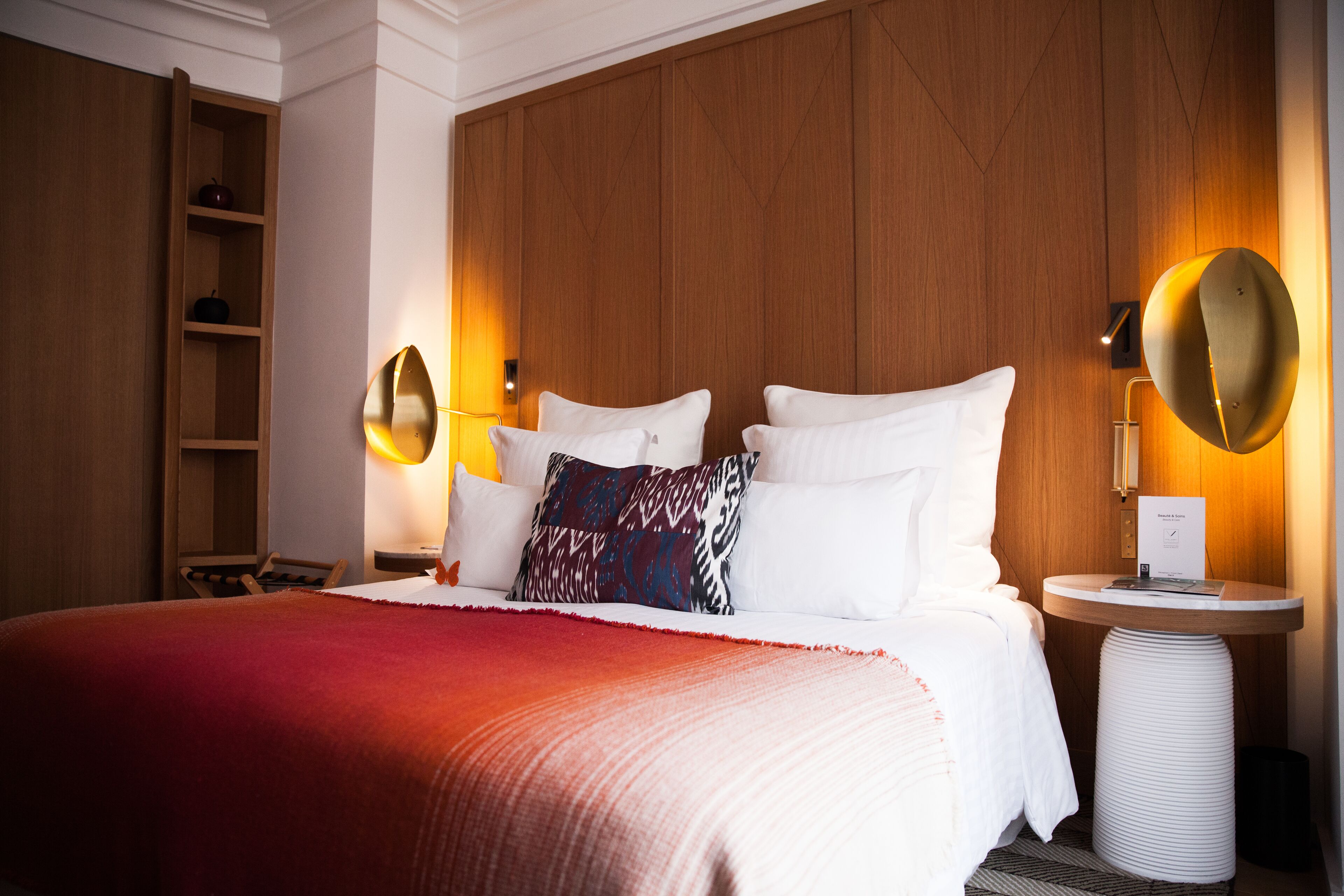 deluxe room | 1 bedroom, premium bedding, minibar, in-room safe