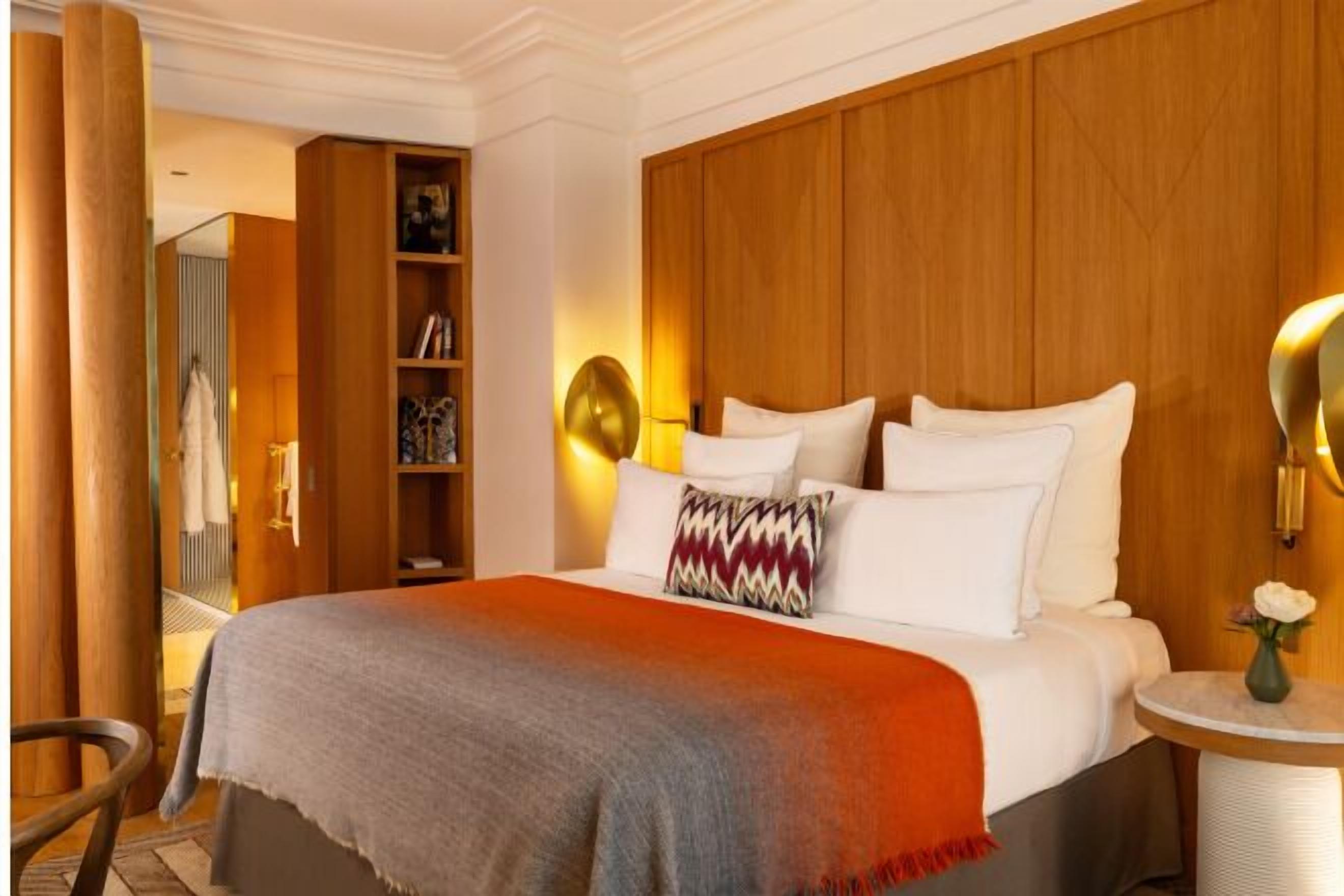 Roba de llit d'alta qualitat, minibar i caixa forta a l'habitació 