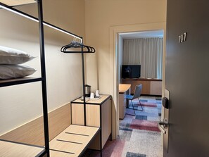 Standard-Doppelzimmer, 1 Doppelbett | Individuell eingerichtet, Schreibtisch, Verdunkelungsvorhänge