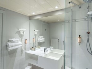 Individually furnished, desk, blackout drapes, soundproofing - Mercure Besancon Parc Micaud (Besancon)