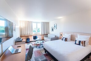 Privilege, Habitación, 1 cama matrimonial | Muebles diferentes, escritorio, cortinas blackout y insonorización