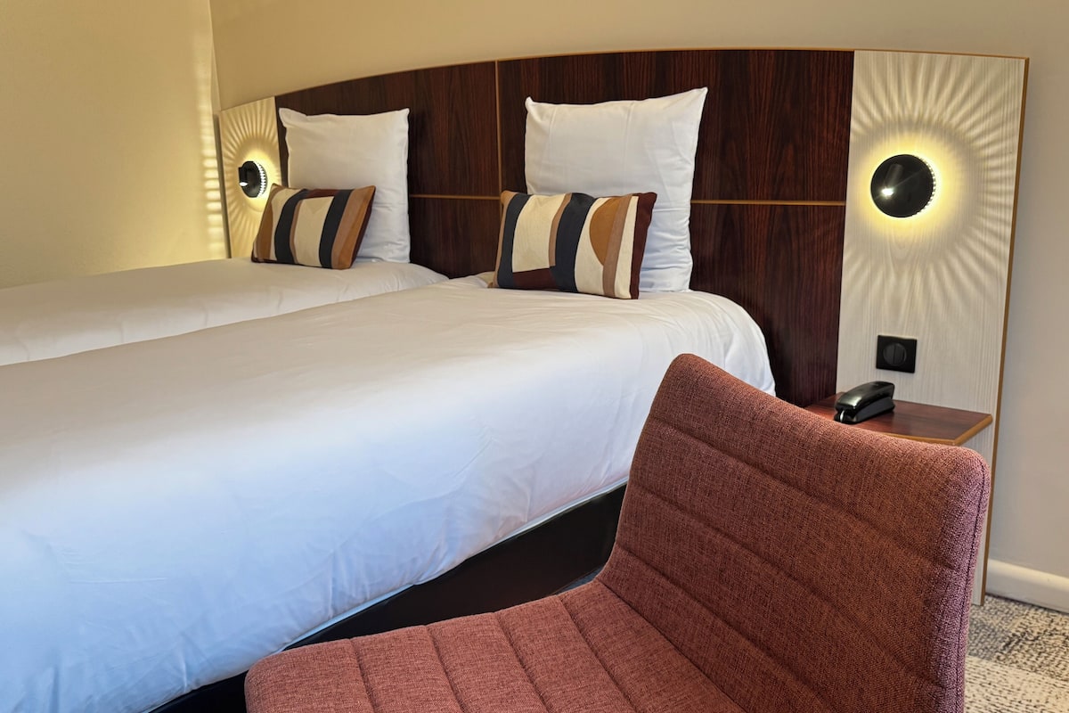 Classic Twin Room, 2 Single Beds | Individually furnished, desk, blackout curtains, soundproofing