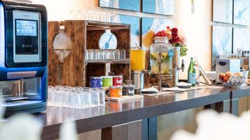 Desayuno buffet todos los días (con cargo)