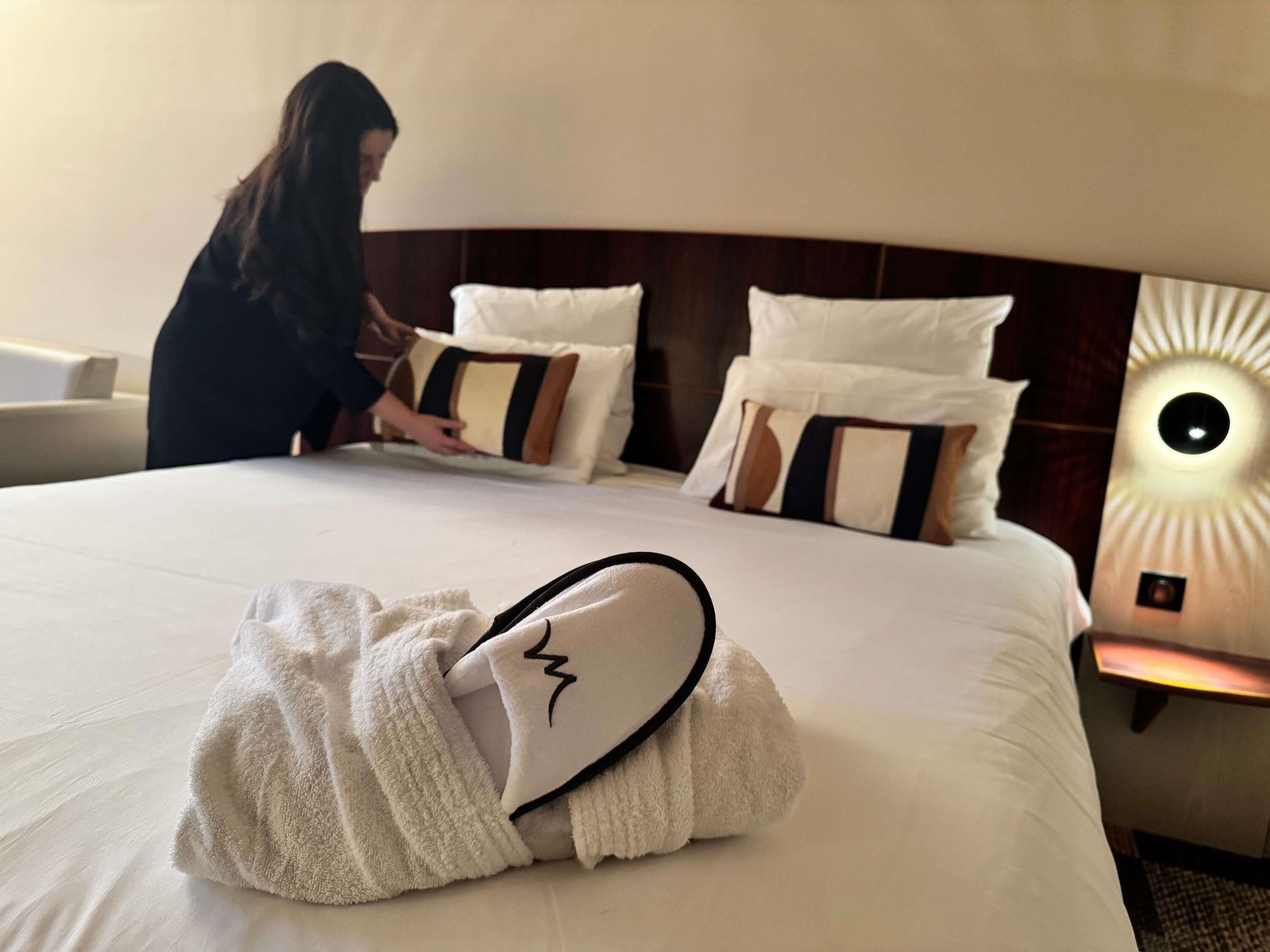 Privilege, Kamer, 1 tweepersoonsbed | Individueel gemeubileerd, een bureau, verduisterende gordijnen