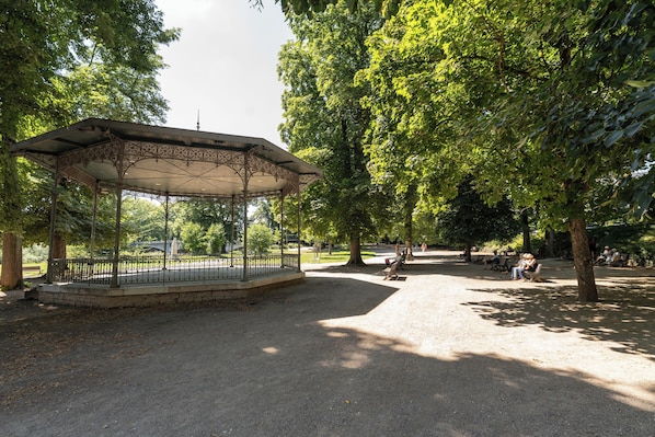 Children’s play area – outdoor