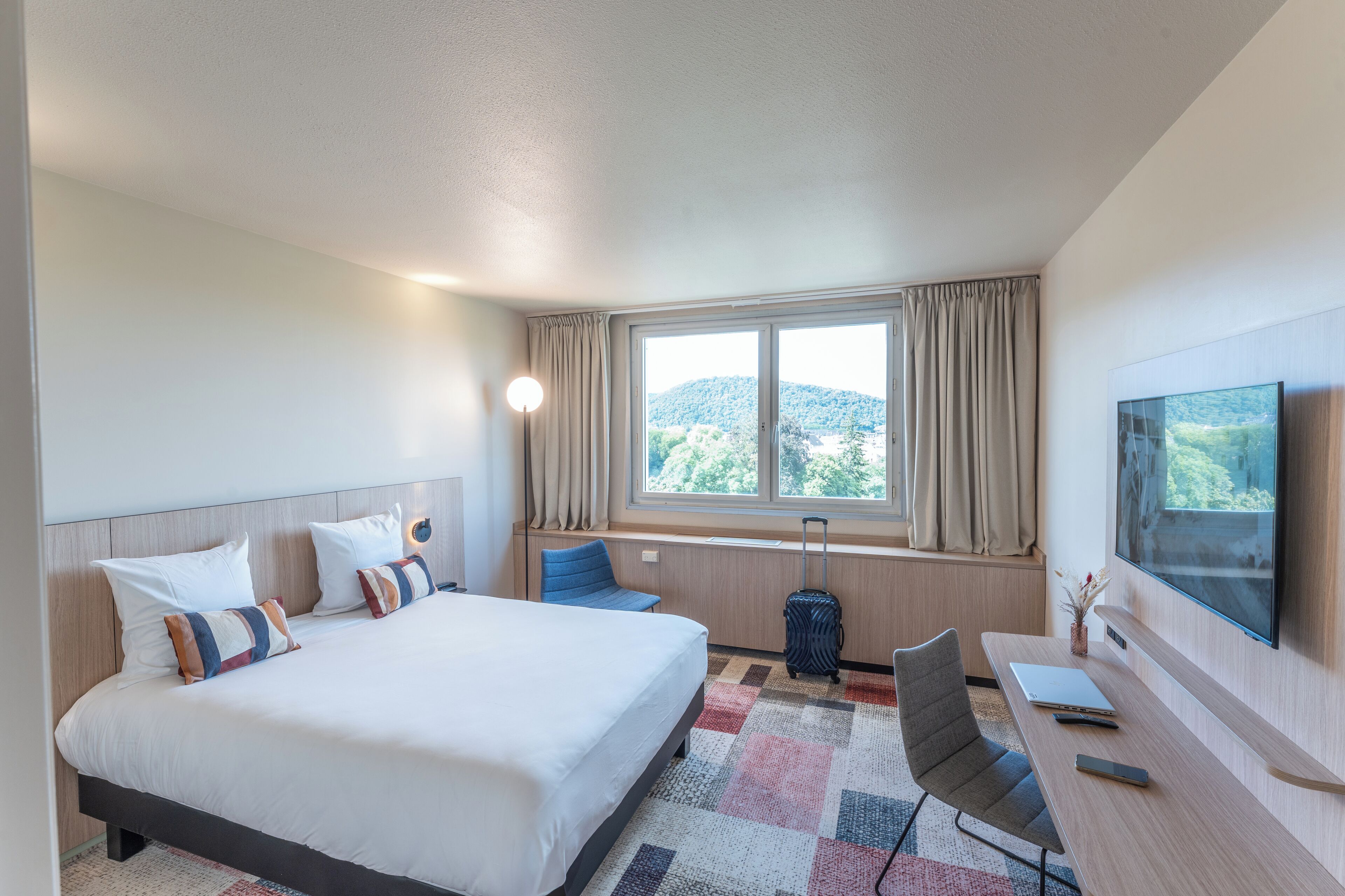 Classic Room, 1 Double Bed | Individually furnished, desk, blackout drapes, soundproofing