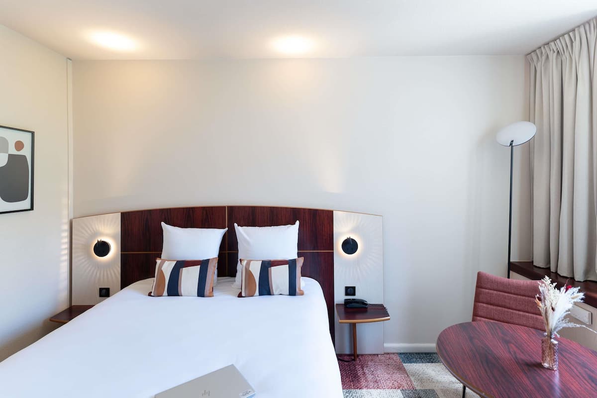Classic-Zimmer, 1 Doppelbett | Individuell eingerichtet, Schreibtisch, Verdunkelungsvorhänge