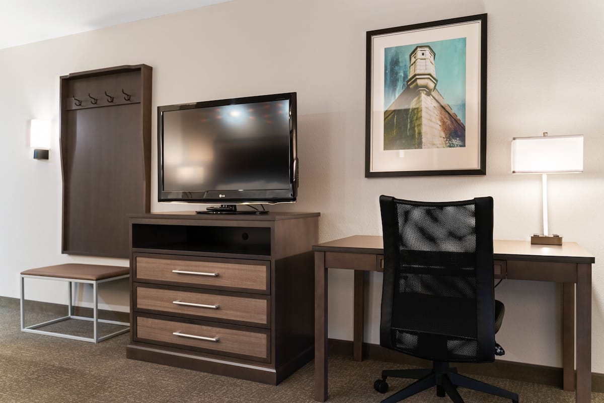 In-room safe, desk, iron/ironing board, free WiFi