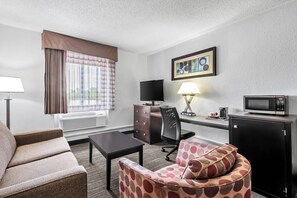 Suite, 1 King Bed, Non Smoking | Desk, laptop workspace, iron/ironing board, free WiFi - Quality Inn Savage - Bloomington West (Savage)