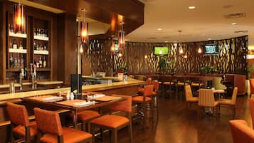 2 restaurants, breakfast served