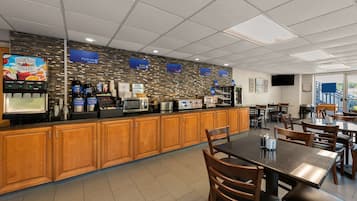 Sudah termasuk sarapan prasmanan setiap hari