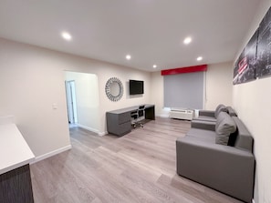 Family Suite, 1 Bedroom, Non Smoking (1 Queen Bed & 1 Bunk Bed)