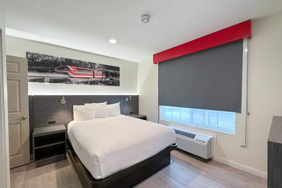 Family Suite, 2 Bedrooms, Non Smoking (1 King, 1 Queen and 1 Bunk Bed)