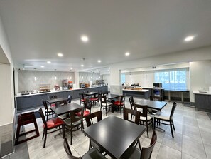 Free daily full breakfast  - Ramada by Wyndham Anaheim Convention Center (Anaheim)