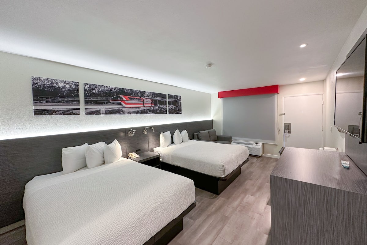 Room, Non Smoking (2 Queen Beds & 1 Sofa Bed)