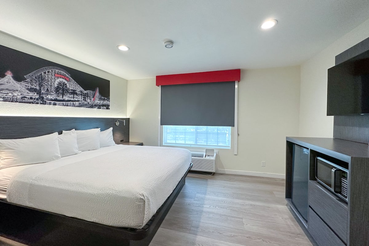 Family Suite, 2 Bedrooms, Non Smoking (1 King, 1 Queen and 1 Bunk Bed)