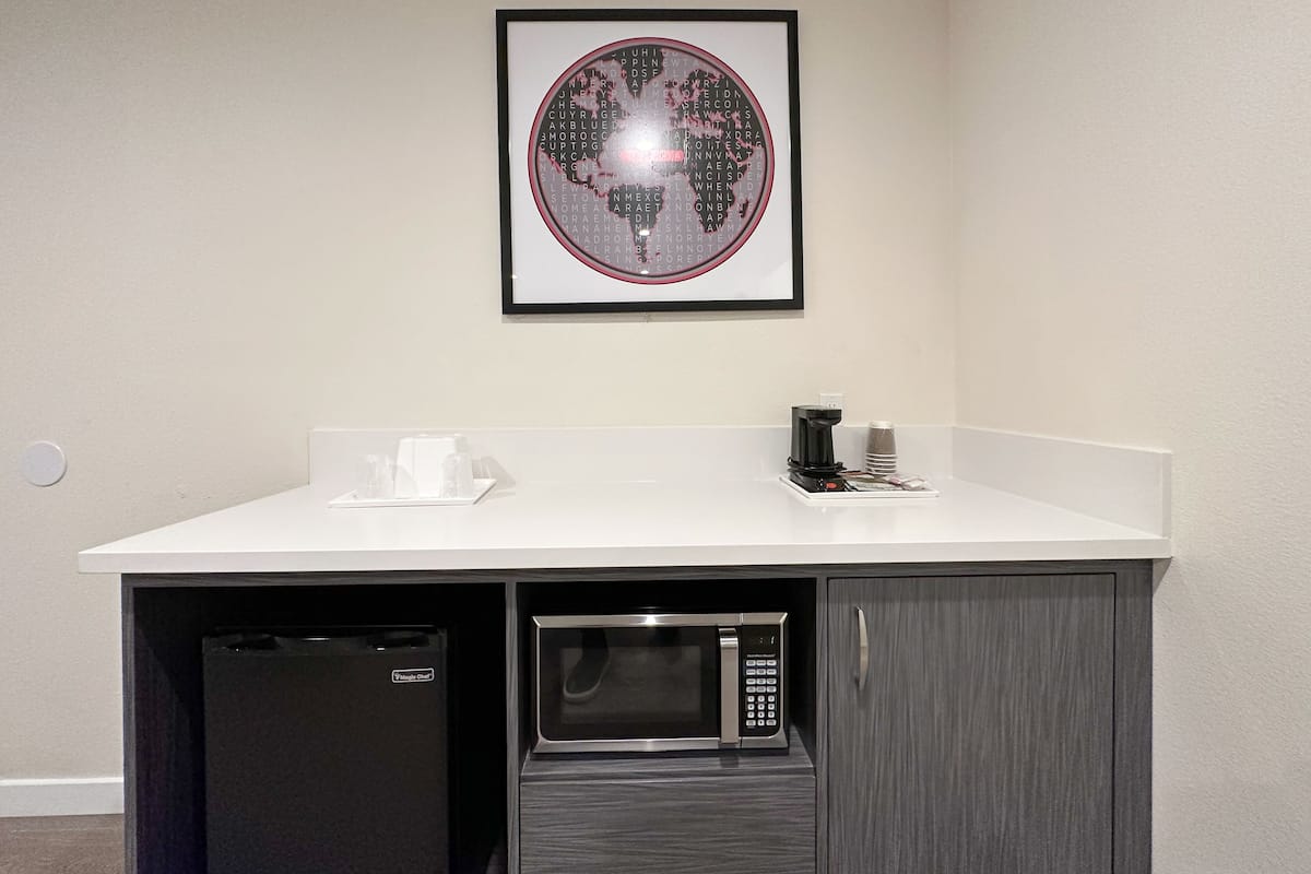 Family Suite, 1 Bedroom, Non Smoking (1 Queen Bed & 1 Bunk Bed)