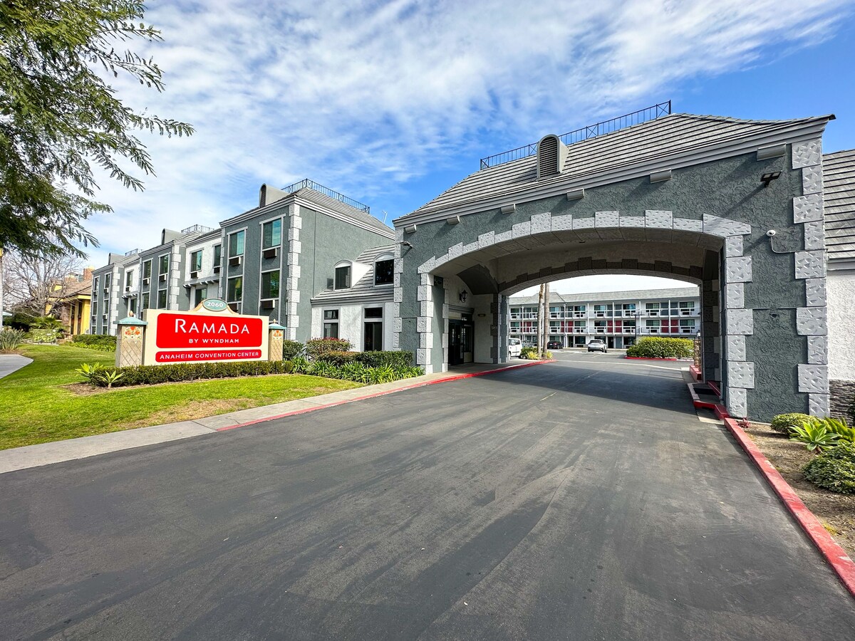 Ramada by Wyndham Anaheim Convention Center Reviews, Deals & Photos