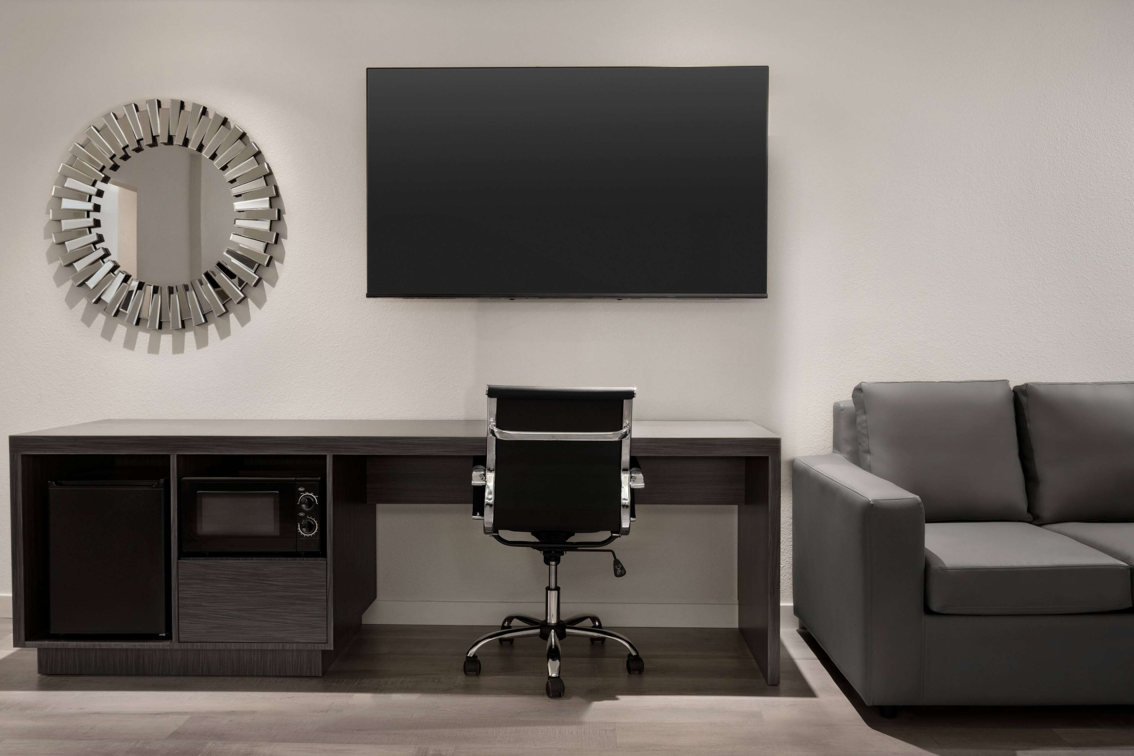 junior suite, non smoking (2 queen beds & 1 bunk bed) | desk, laptop workspace, iron/ironing board, cots/infant beds