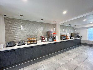 Free daily full breakfast - Ramada by Wyndham Anaheim Convention Center (Anaheim)