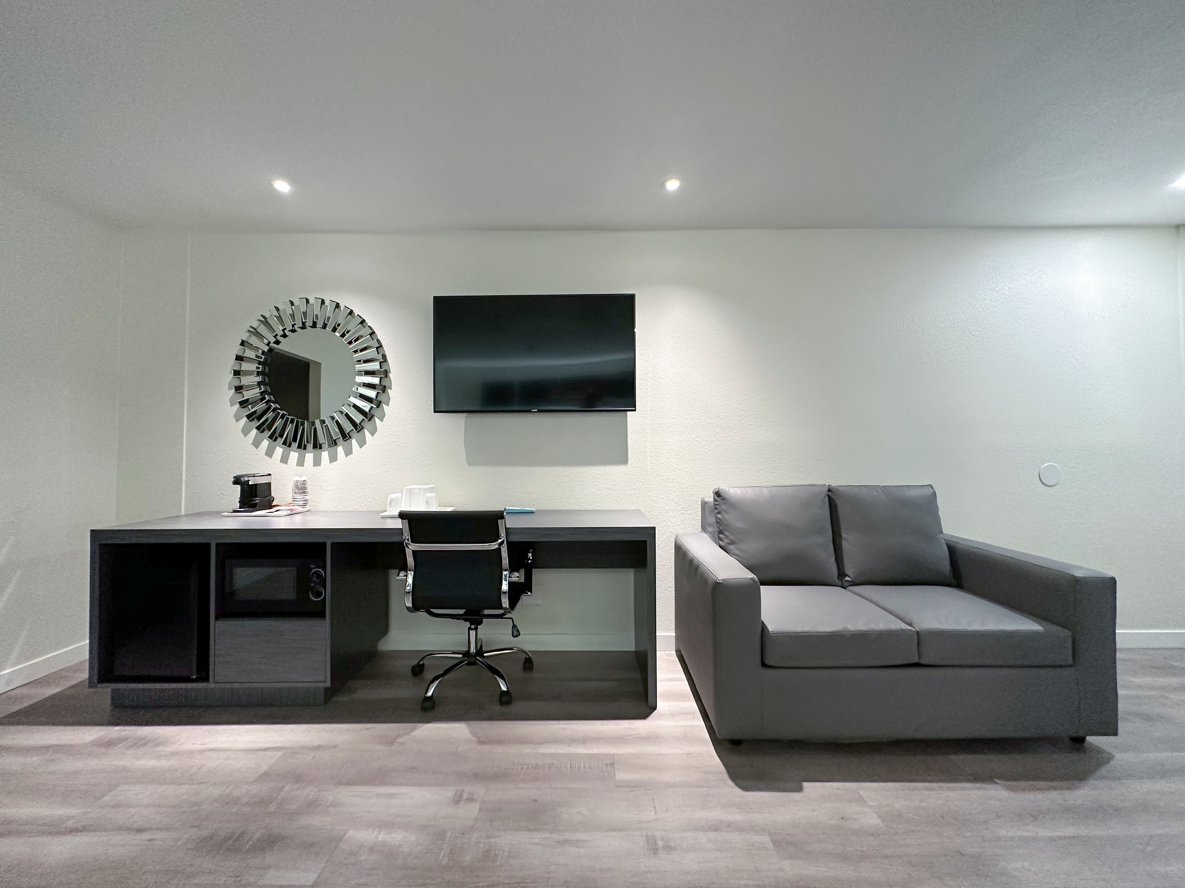 room, non smoking (2 queen beds & 1 bunk bed) | living area | tv