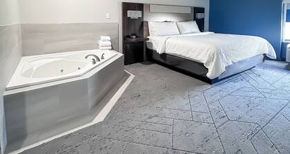 Holiday Inn Express Hotel & Suites New Philadelphia by IHG
