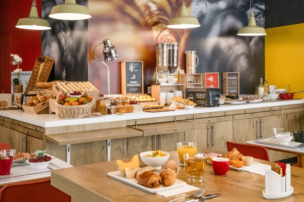 Daily buffet breakfast for a fee
