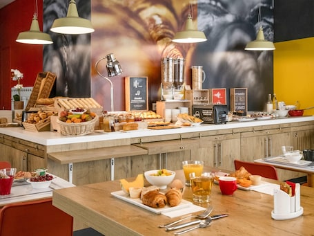 Daily buffet breakfast (EUR 13.90 per person)