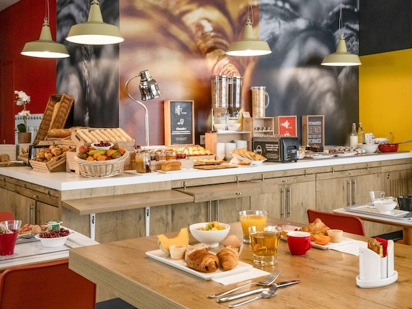 Daily buffet breakfast (EUR 13.90 per person)
