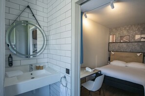 Kahden hengen standard-huone, 1 parisänky | Kylpyhuone | Ympäristöystävälliset hygieniatuotteet, hiustenkuivaaja, pyyhkeet