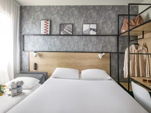 Double Room, Multiple Beds | In-room safe, individually decorated, desk, blackout drapes - ibis Gap Centre (Gap)