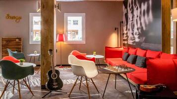 Lunsj og middag serveres, regionale retter