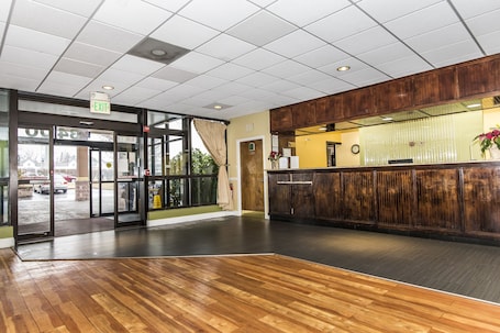 Lobby. Garden Inn
