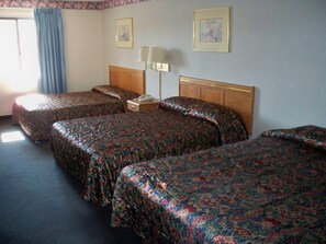 Bed sheets, alarm clocks - Economy Inn Wentzville (Wentzville)