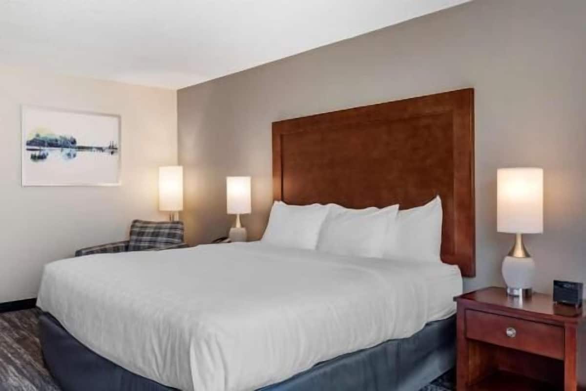 In-room safe, desk, blackout drapes, iron/ironing board