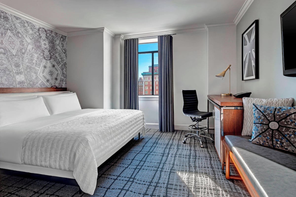 Hypo-allergenic bedding, down duvets, in-room safe, desk