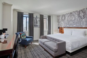 Room, 1 King Bed, Corner | Hypo-allergenic bedding, down comforters, in-room safe, desk - Le Méridien Indianapolis (Indianapolis)