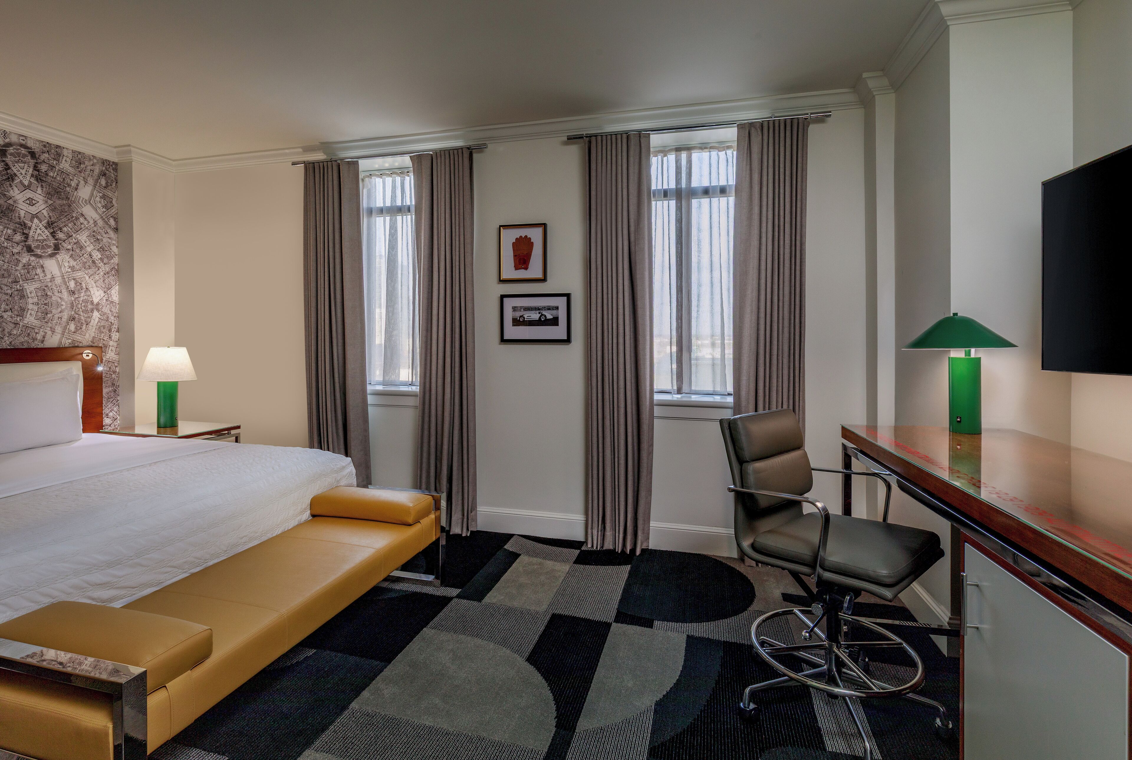 Hypo-allergenic bedding, down duvets, in-room safe, desk