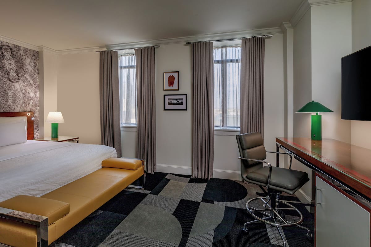 Hypo-allergenic bedding, down duvets, in-room safe, desk