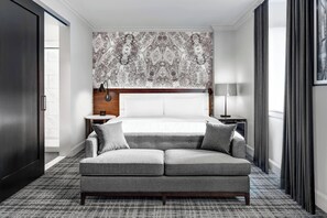 Deluxe Room, 1 King Bed | Hypo-allergenic bedding, down comforters, in-room safe, desk