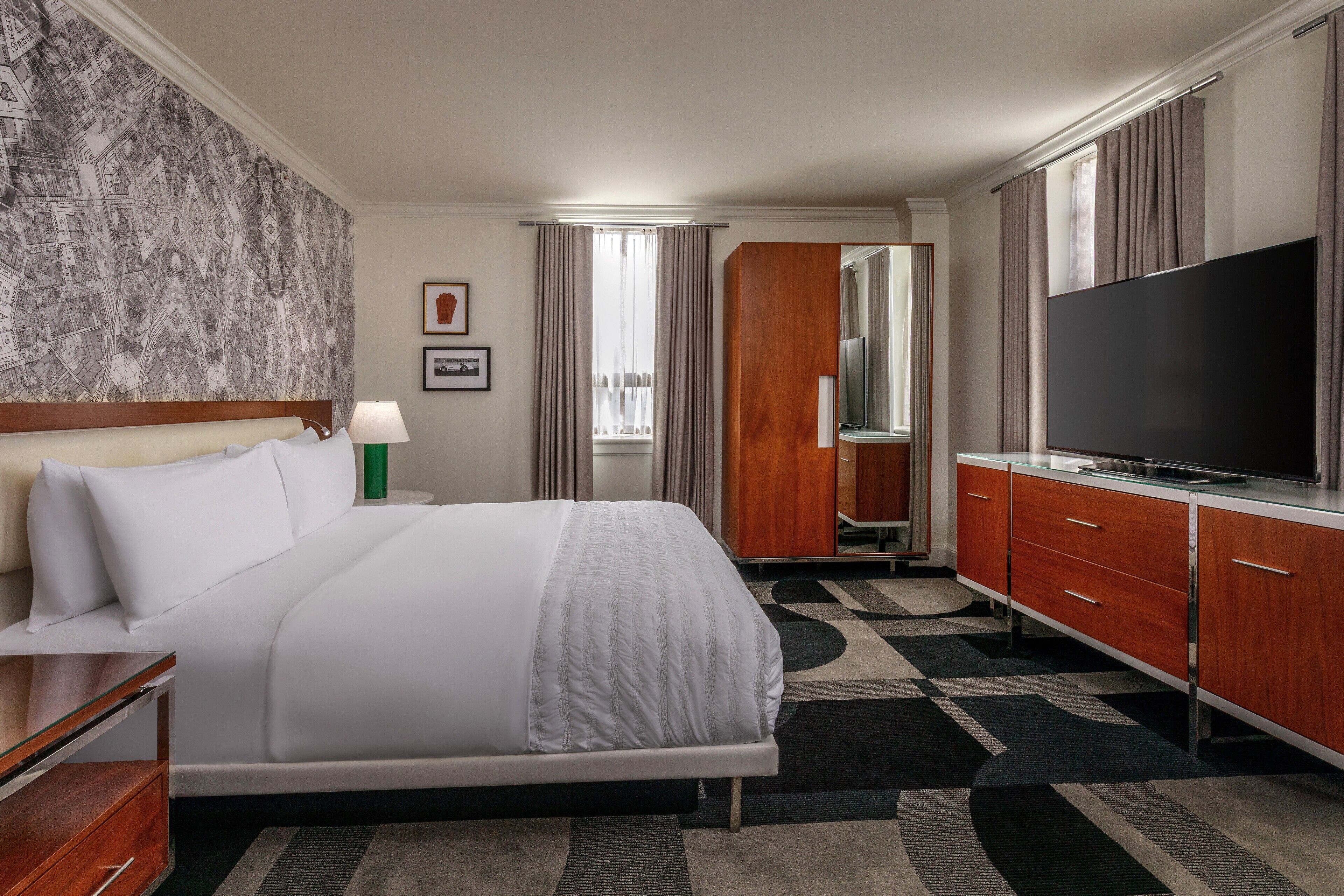 Hypo-allergenic bedding, down duvets, in-room safe, desk