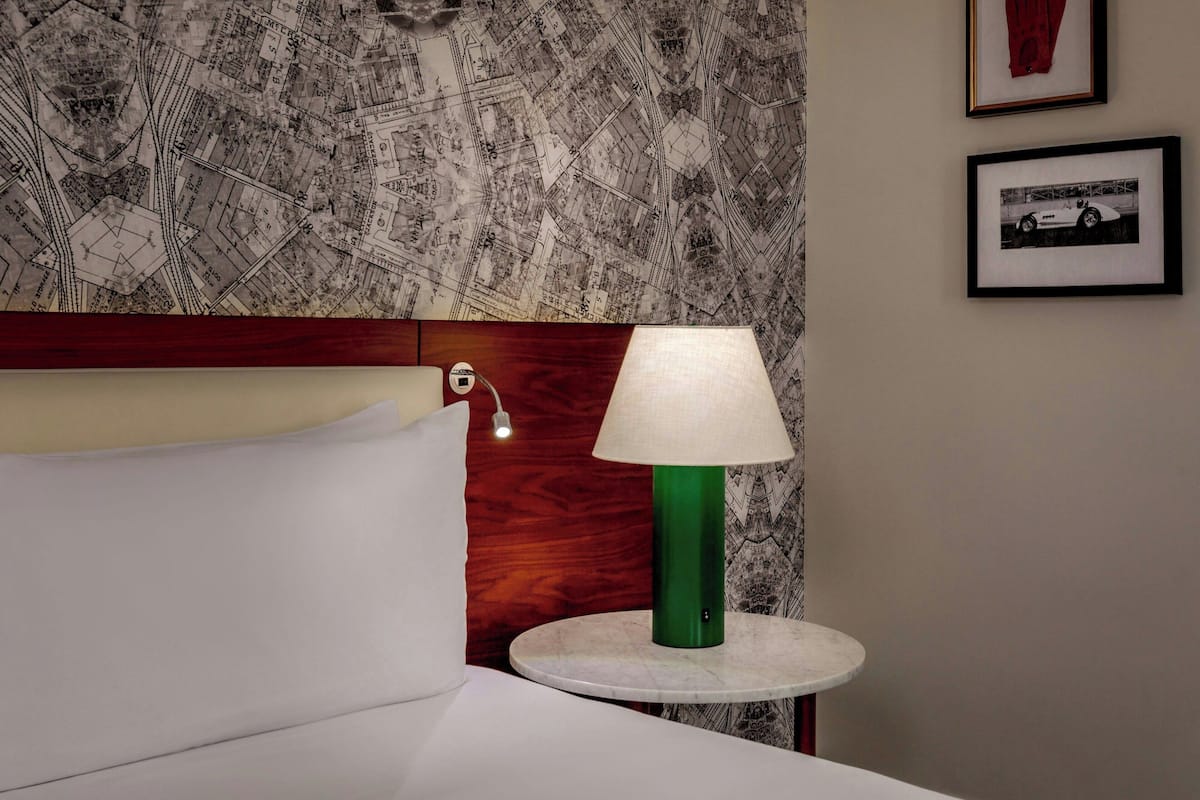 Hypo-allergenic bedding, down duvets, in-room safe, desk