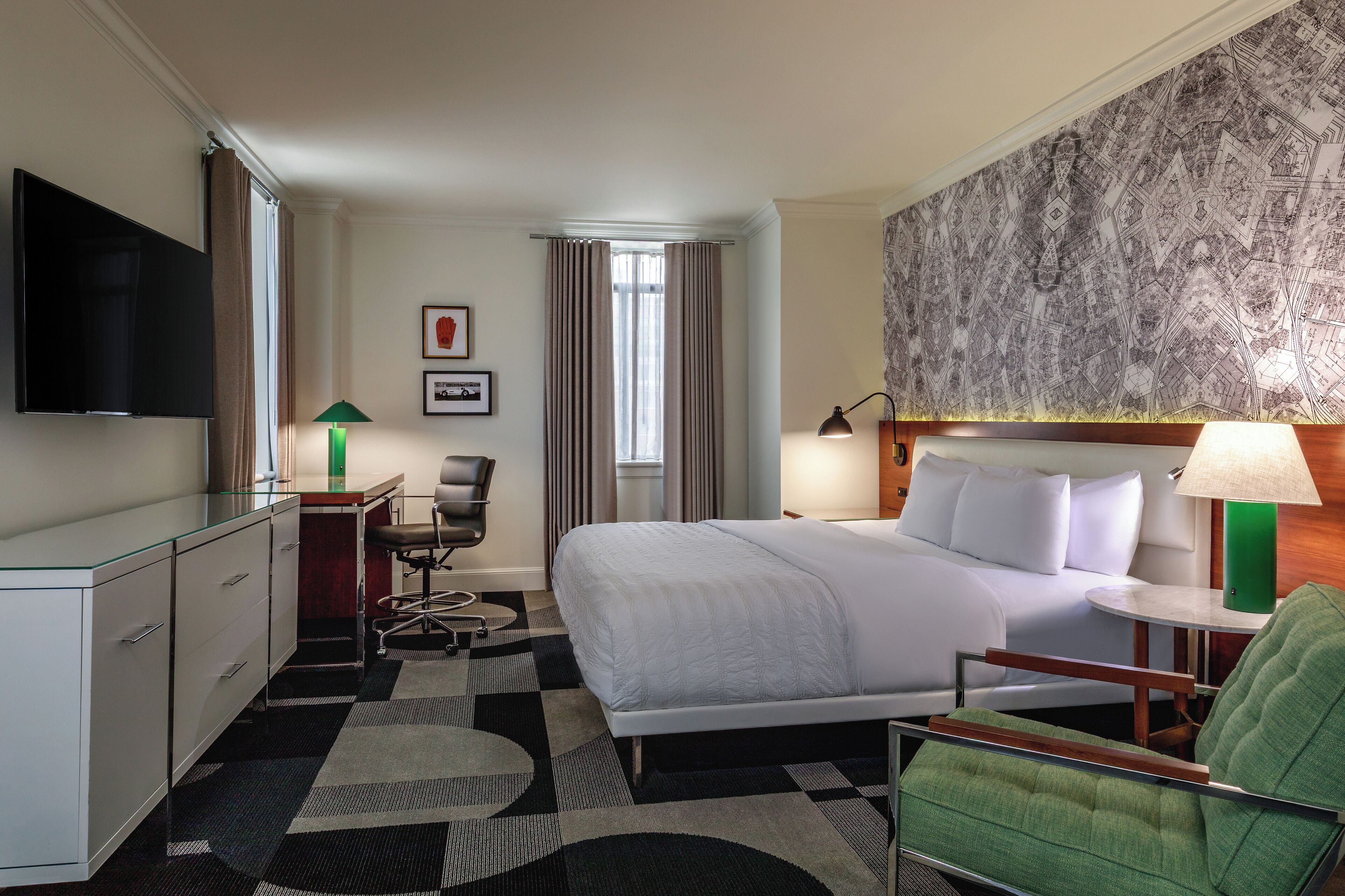 Executive Room, 1 King Bed (Mobility Accessible, Roll-In Shower)