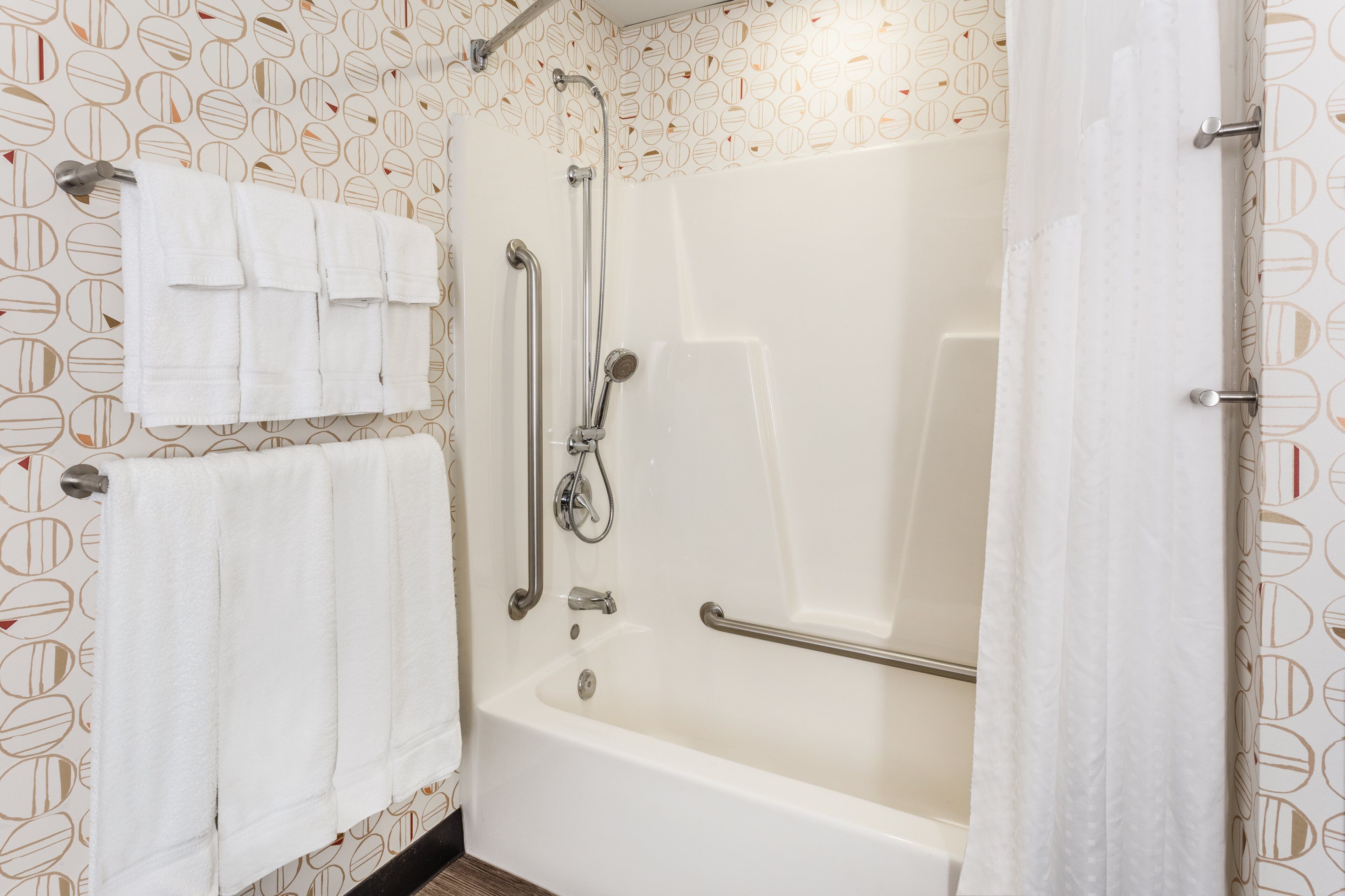 standard room, 1 queen bed, mobility accessible (mobility, access tub) | bathroom | combined shower/bathtub, eco-friendly toiletries, hair dryer, towels