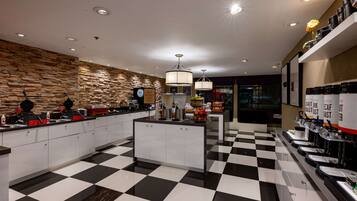 Colazione a buffet inclusa, servita nel weekend
