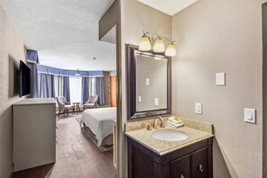 Executive King | 3 bedrooms, blackout curtains, free WiFi, bed sheets - Hotel Seward (Seward)