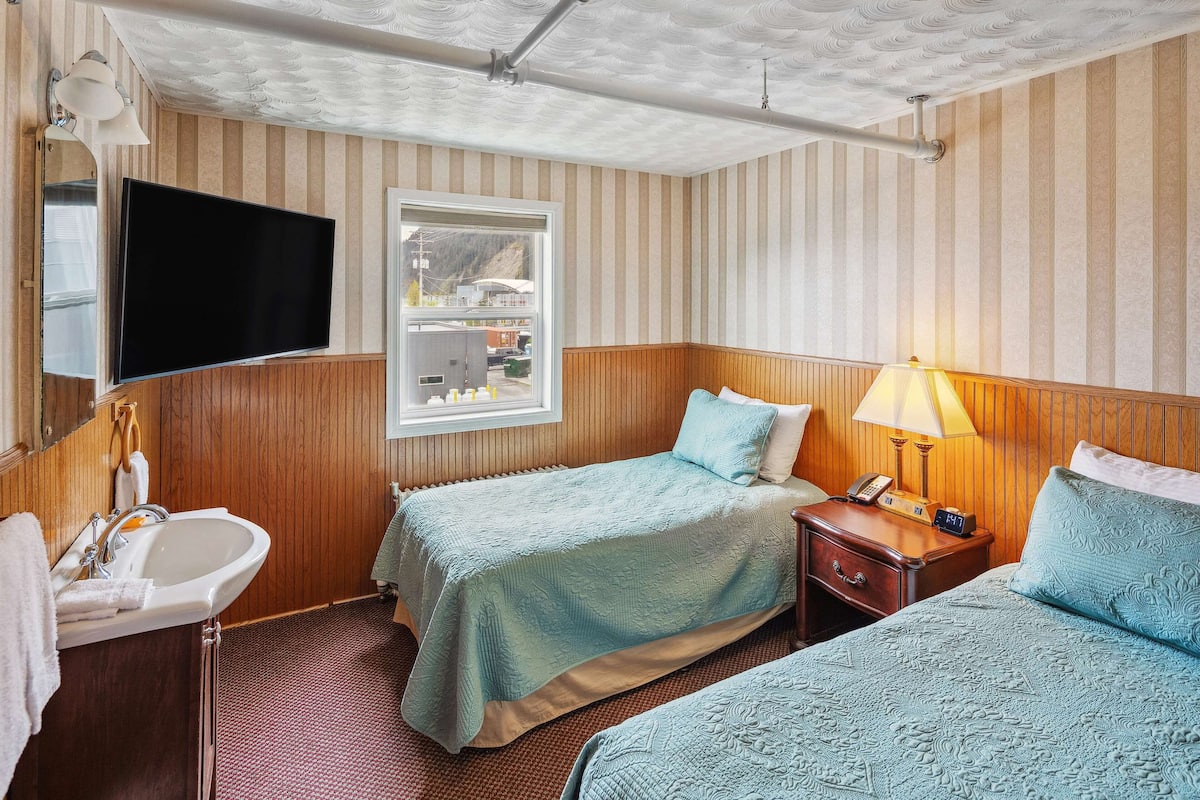 Economy-Einzelzimmer, 2 Einzelbetten, Gemeinschaftsbad (No Elevator Access, Historic Wing) | 3 Schlafzimmer, hochwertige Bettwaren, Daunenbettdecken