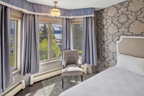 Executive Double Queen | 3 bedrooms, blackout drapes, free WiFi, bed sheets