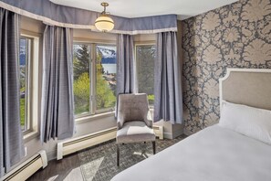 Executive Double Queen | 3 bedrooms, blackout drapes, free WiFi, bed sheets - Hotel Seward (Seward)